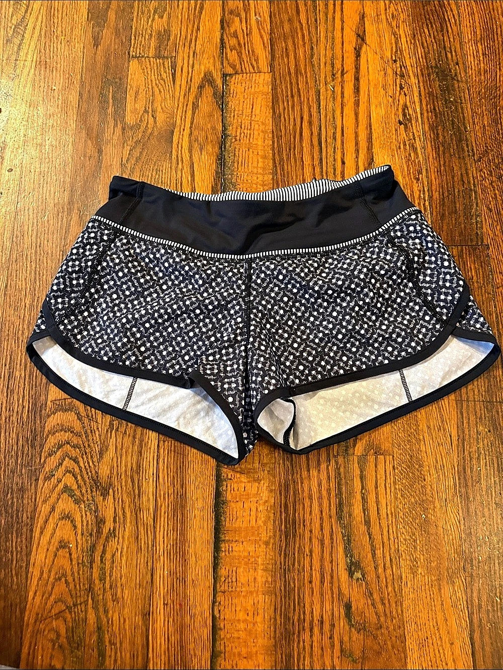 🎉Like New! lululemon Speed Short 2.5" Geometric Athletic Shorts Black & White Si